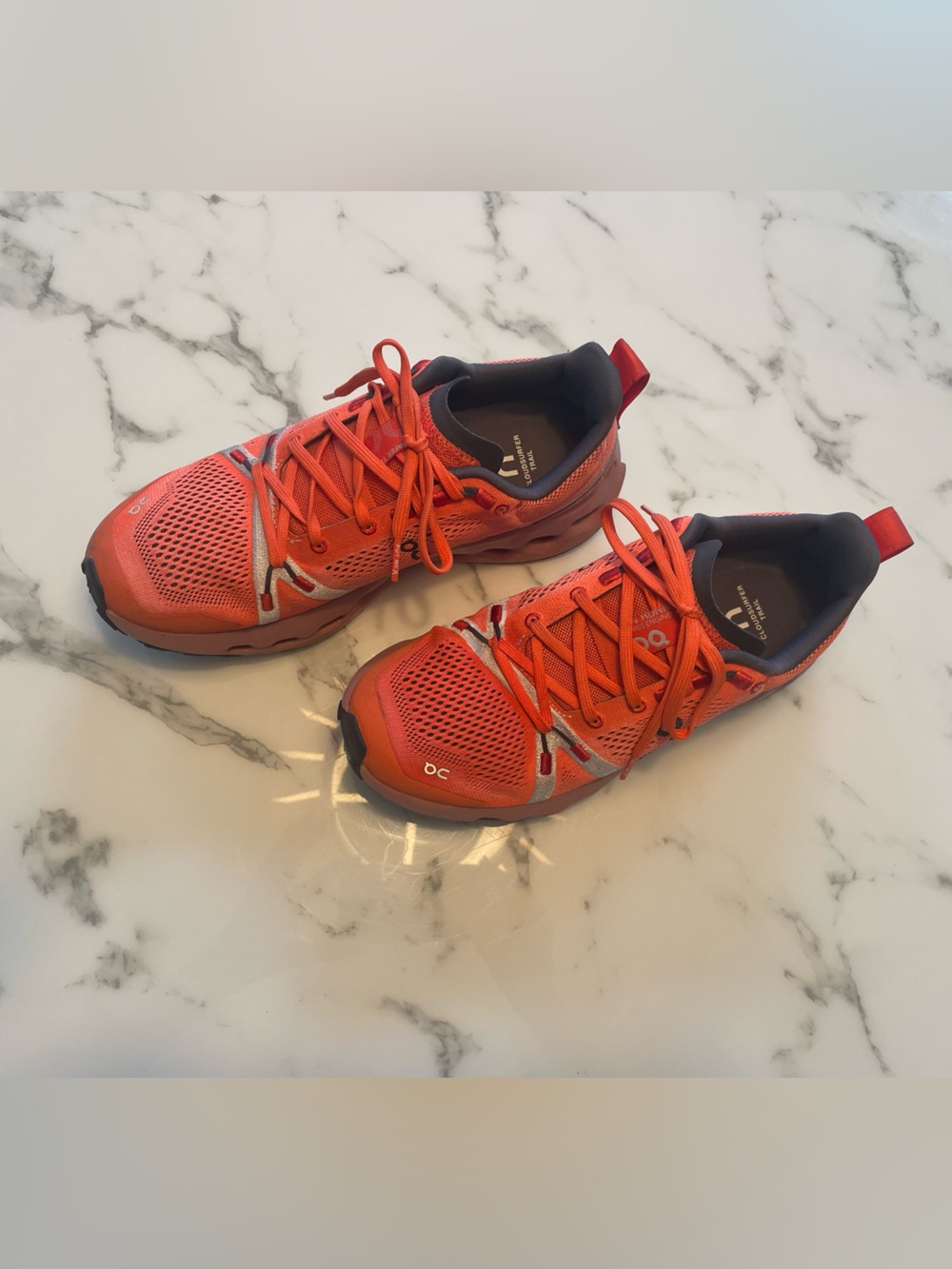 On Cloud Running Women’s size 9 Sneakers w/reflective details - Picture 5 of 5